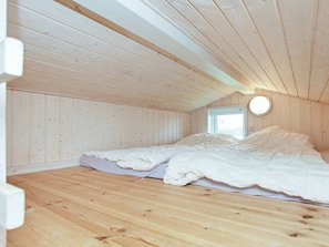 2 bedrooms, cribs/infant beds