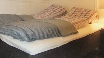 ํ์ฐ์ค | 4 ๊ฐ์ ์นจ์ค, ๊ฐ๊ฐ ๋ค๋ฅด๊ฒ ๊ฐ๊ตฌ ๋น์น