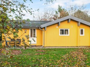 A yellow building with a grey roof, a door, and a window. - Reposeful Holiday Home in Skjern near Sea (Skjern)