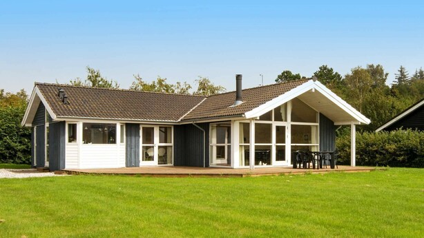 House | Exterior - Vibrant Holiday Home in Jutland With Sauna (Knebel)