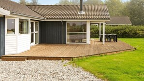 Exterior - Vibrant Holiday Home in Jutland With Sauna (Knebel)