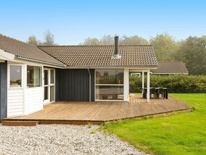 Exterior - Vibrant Holiday Home in Jutland With Sauna (Knebel)