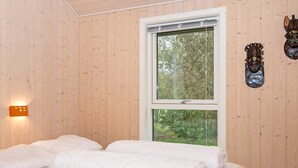 3 bedrooms, cots/infant beds - Vibrant Holiday Home in Jutland With Sauna (Knebel)