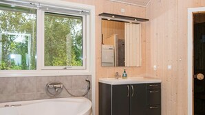 Bathroom - Vibrant Holiday Home in Jutland With Sauna (Knebel)