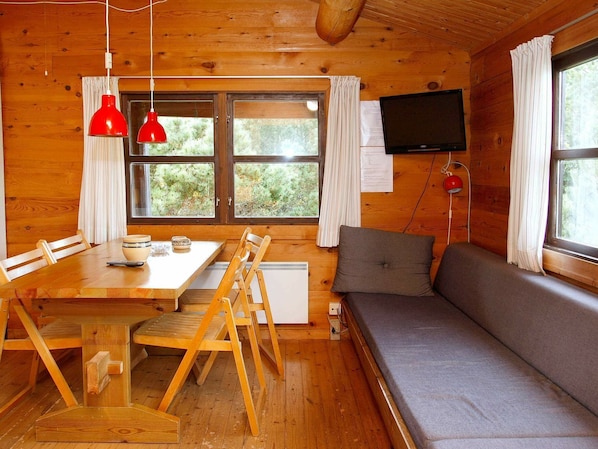 Living room - Peaceful Holiday Home in Laeso Denmark Amidst Nature (Læsø)