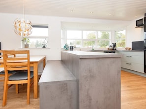 House | Private kitchen - 5 Person Holiday Home in Farvang (Farvang)
