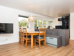 House | Dining - 5 Person Holiday Home in Farvang (Farvang)