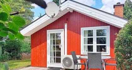 Pretty Cottage in Hemmet near Sea