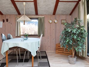 Dining - Cosy Holiday Home in Kalundborg Near the Beach With Jetties (Kalundborg)