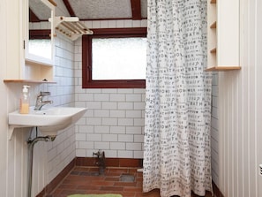 Bathroom - Cosy Holiday Home in Kalundborg Near the Beach With Jetties (Kalundborg)