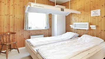 4 bedrooms, cots/infant beds