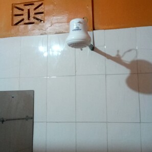 Single Room | Bathroom | Shower, rainfall showerhead, free toiletries, slippers - Charity Lodge (Nakuru)