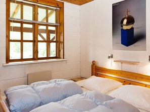 House | 3 bedrooms, cribs/infant beds