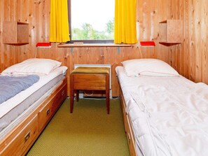 A room with two beds, a desk, and a chair. - Lovely Holiday Home in SpÃ¸ttrup near Sea (Spøttrup)
