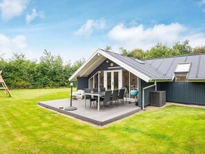 House | Outdoor dining - 5 Person Holiday Home in Oksbol (Oksbol)