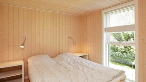 3 bedrooms, cribs/infant beds - Gorgeous Holiday Home in Frørup With Whirlpool (Frørup)
