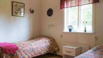 House | 3 bedrooms, individually furnished, bed sheets