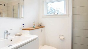 Bathroom - Chic Holiday Home in Hovedstaden near Sea (Gilleleje)