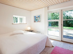 4 bedrooms