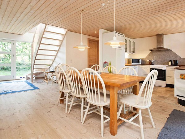 House | Private kitchen | Highchair - Tranquil Beach Retreat - By Traum Ferienwohnungen (Store Fuglede)