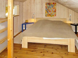 3 bedrooms, cribs/infant beds