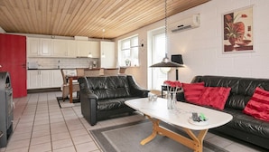 DVD player - Charning Holiday Home in Jutland With Terrace (Hals)