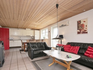DVD player - Charning Holiday Home in Jutland With Terrace (Hals)