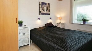 3 bedrooms, cots/infant beds - Charning Holiday Home in Jutland With Terrace (Hals)