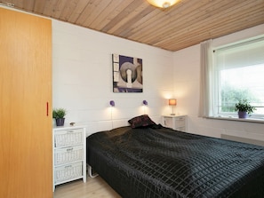 3 bedrooms, cribs/infant beds - Charning Holiday Home in Jutland With Terrace (Hals)