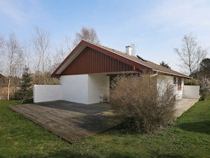 Exterior - Charning Holiday Home in Jutland With Terrace (Hals)