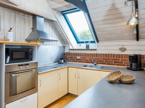 House | Private kitchen | Highchair - 8 Person Holiday Home in Juelsminde (Horsens)