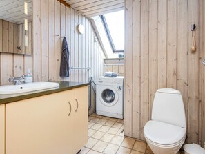 Bathroom - 8 Person Holiday Home in Juelsminde (Horsens)