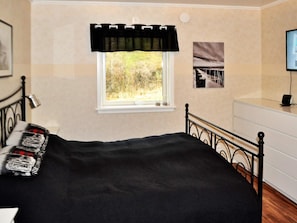 3 bedrooms, individually furnished, bed sheets