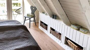 3 bedrooms, cots/infant beds