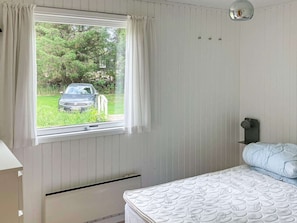 3 bedrooms, cribs/infant beds
