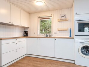 Private kitchen - 6 Person Holiday Home in Romo (Rømø)