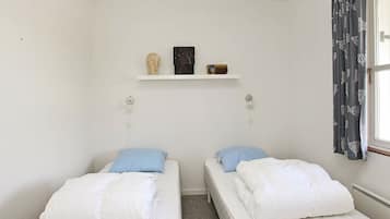 1 bedroom, cribs/infant beds