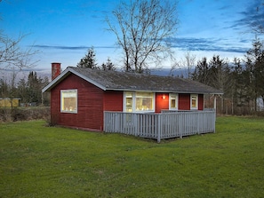 Exterior - Cozy Holiday Home in Storvorde near Sea (Storvorde)