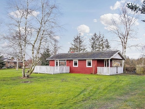 Exterior - Cozy Holiday Home in Storvorde near Sea (Storvorde)