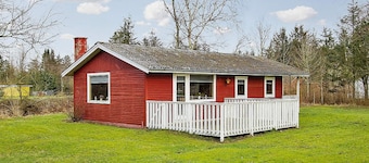 Cozy Holiday Home in Storvorde near Sea