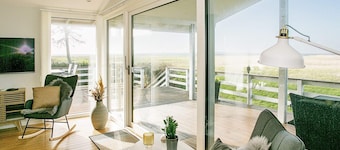 Secluded Retreat by Water - By Traum Ferienwohnungen