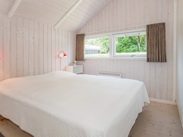 House - 6 Person Holiday Home in Bjert (Bjert)