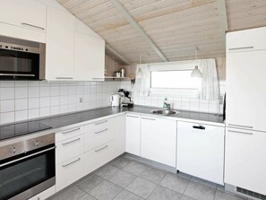 Fridge, microwave, stovetop, dishwasher - Sprawling Holiday Home at Hvide Sande With Indoor Whirlpool (Hvide Sande)