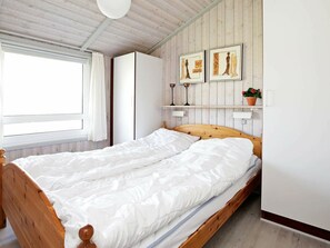 4 bedrooms - Sprawling Holiday Home at Hvide Sande With Indoor Whirlpool (Hvide Sande)