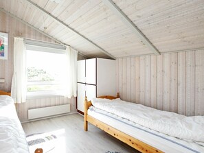 4 kamar tidur