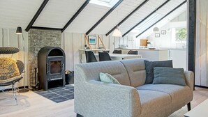 DVD player - Magnificent Holiday Home in Aakirkeby near Sea (Akirkeby)