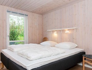 3 bedrooms, cribs/infant beds - 6 Person Holiday Home in Ebeltoft (Ebeltoft)