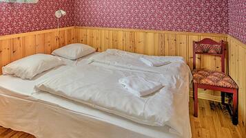 3 bedrooms, individually furnished