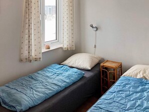 3 bedrooms, cribs/infant beds