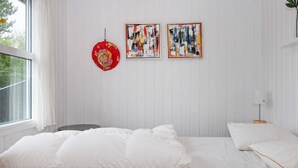 3 bedrooms, cots/infant beds